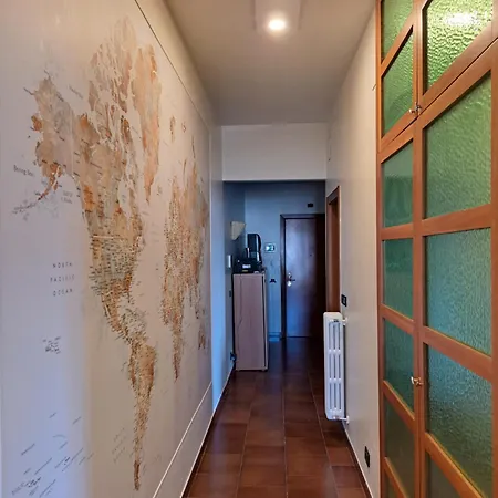 La Casa Dei Viaggiatori, *